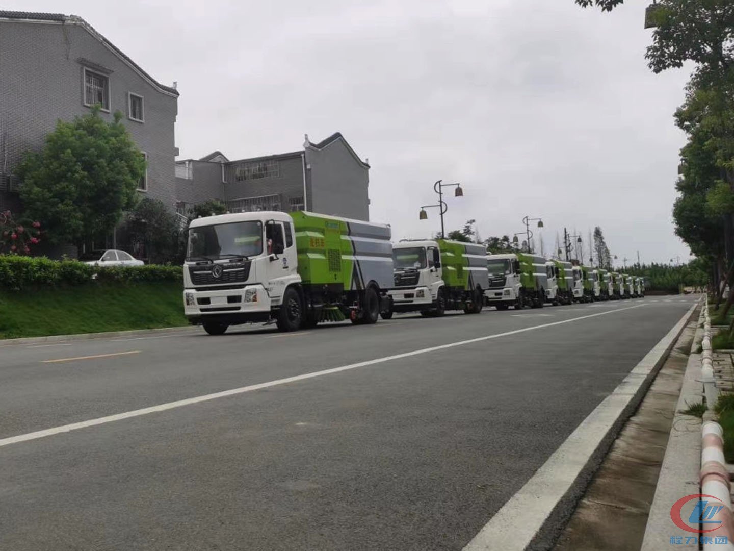 凯时优质运营商集团东风天锦洗扫车批量交车
