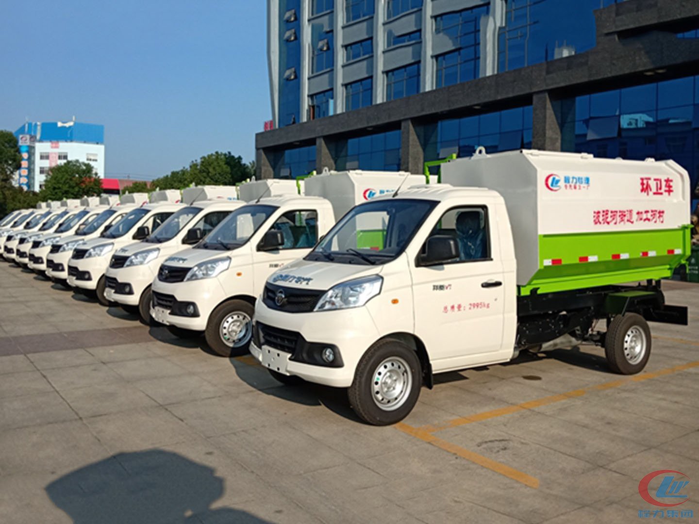 凯时优质运营商集团国六福田挂桶垃圾车批量发车