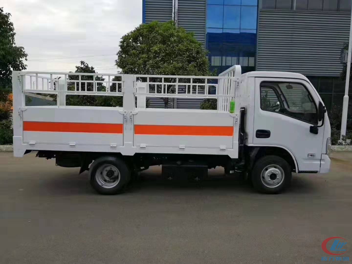 凯时优质运营商跃进仓栏式危险品运输车蓝牌侧面图