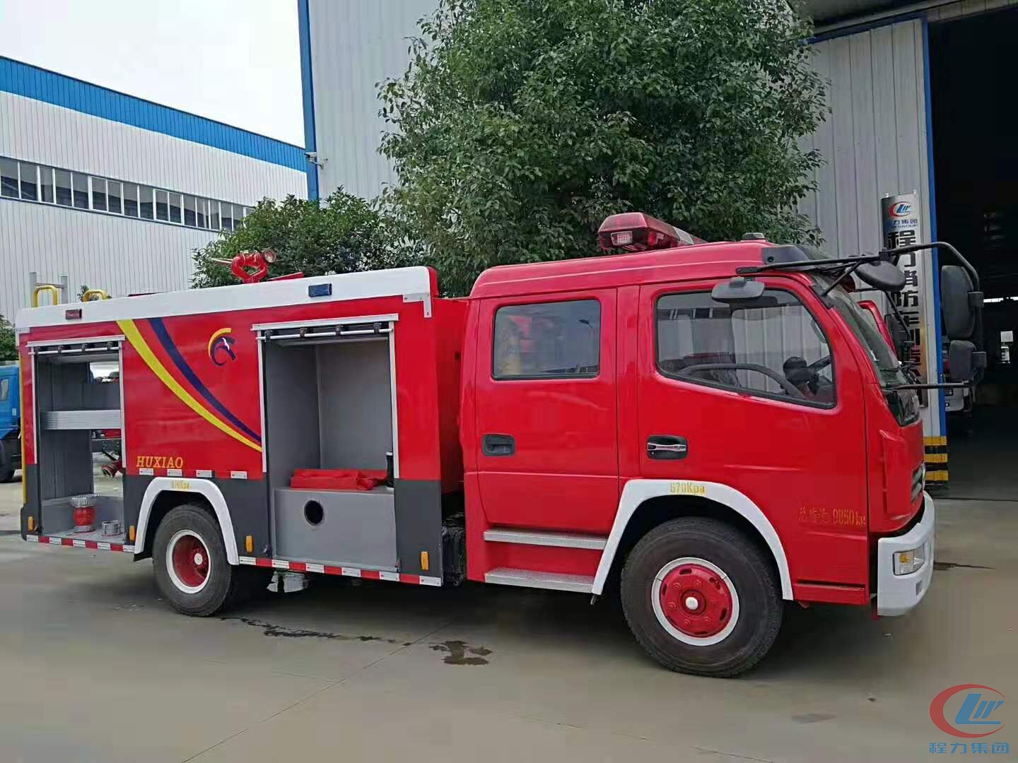 凯时优质运营商东风多利卡水罐消防车背面图