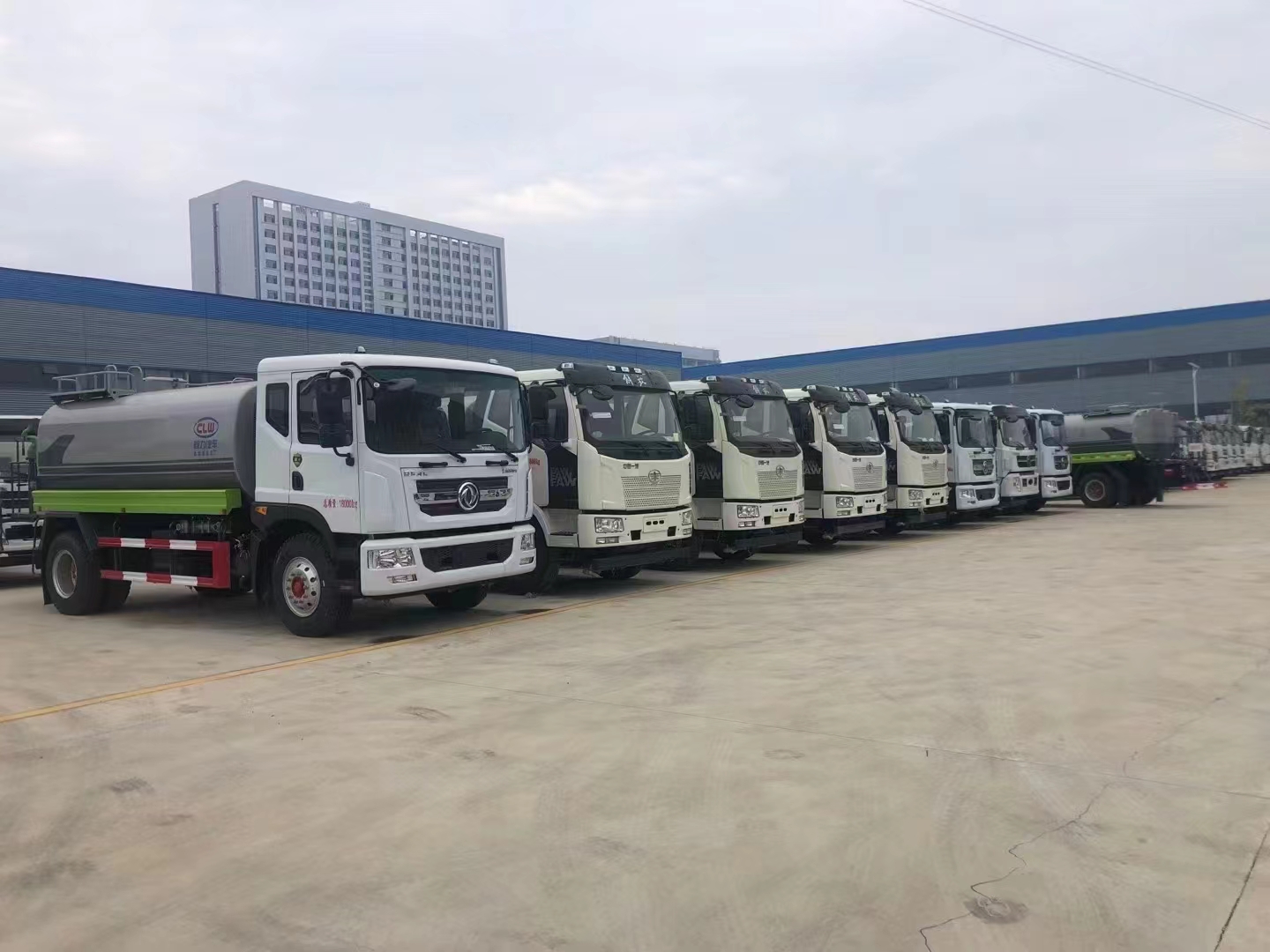 凯时优质运营商东风多利卡D9洒水车|解放J6洒水车